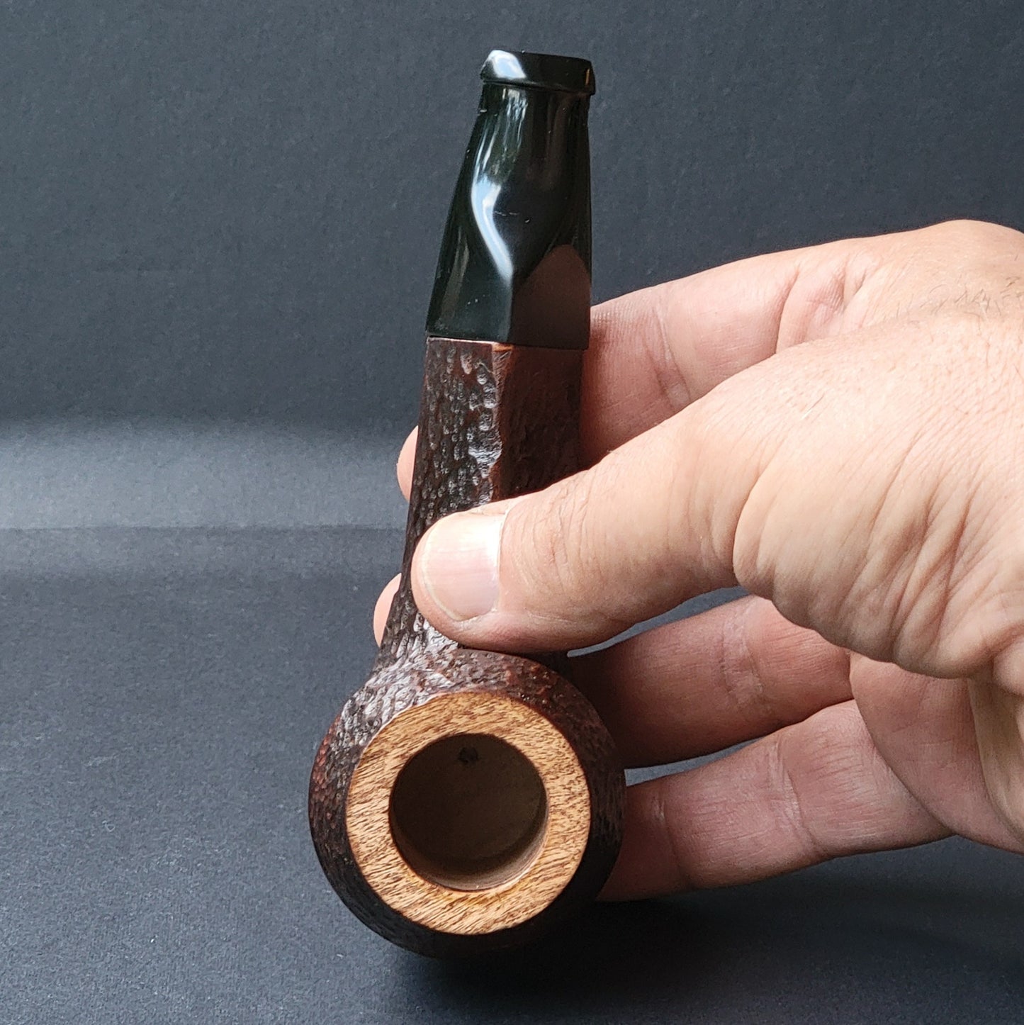 Cherry Bulldog, Rusticated with short stem (RA47)