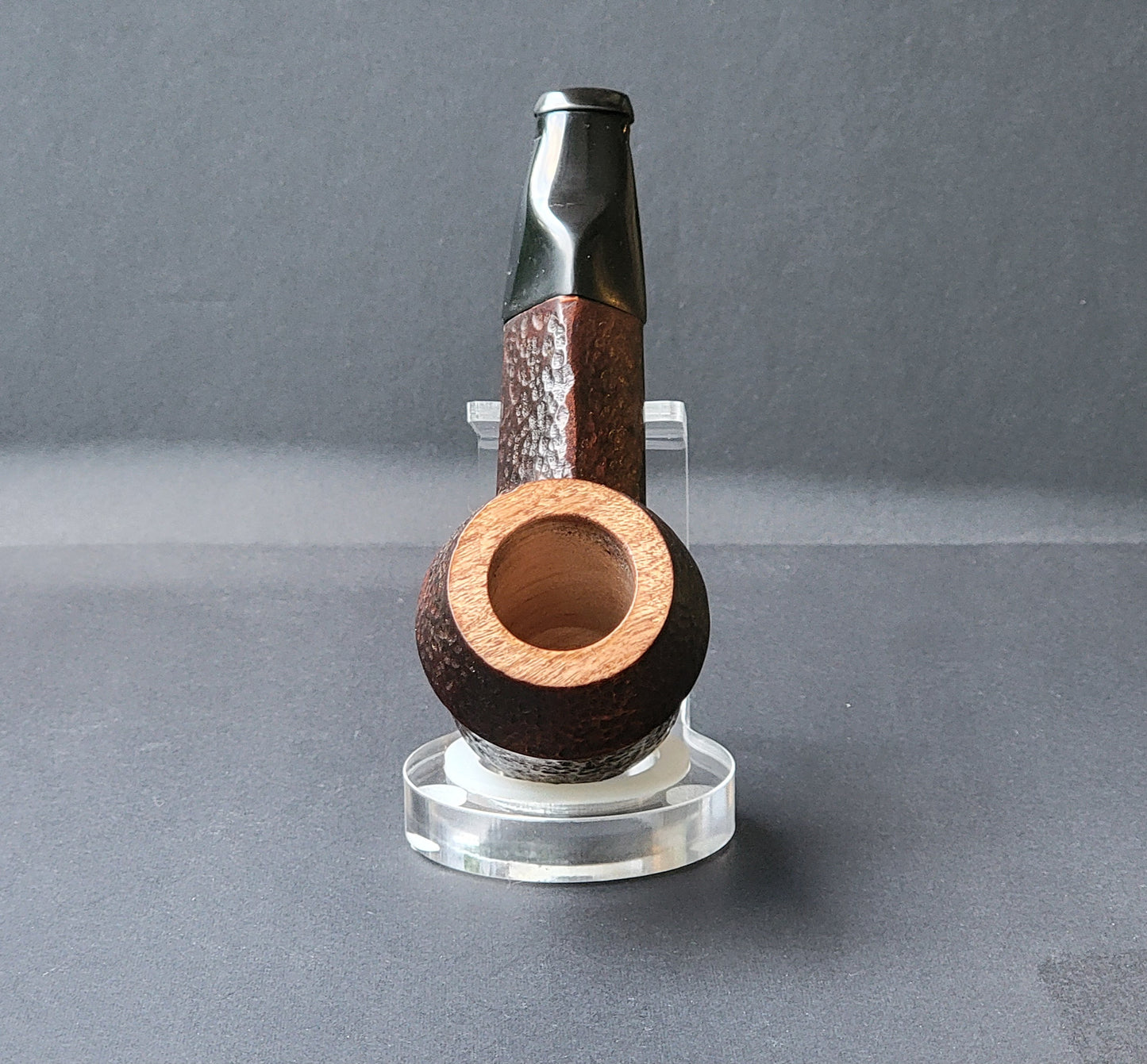 Cherry Bulldog, Rusticated with short stem (RA47)