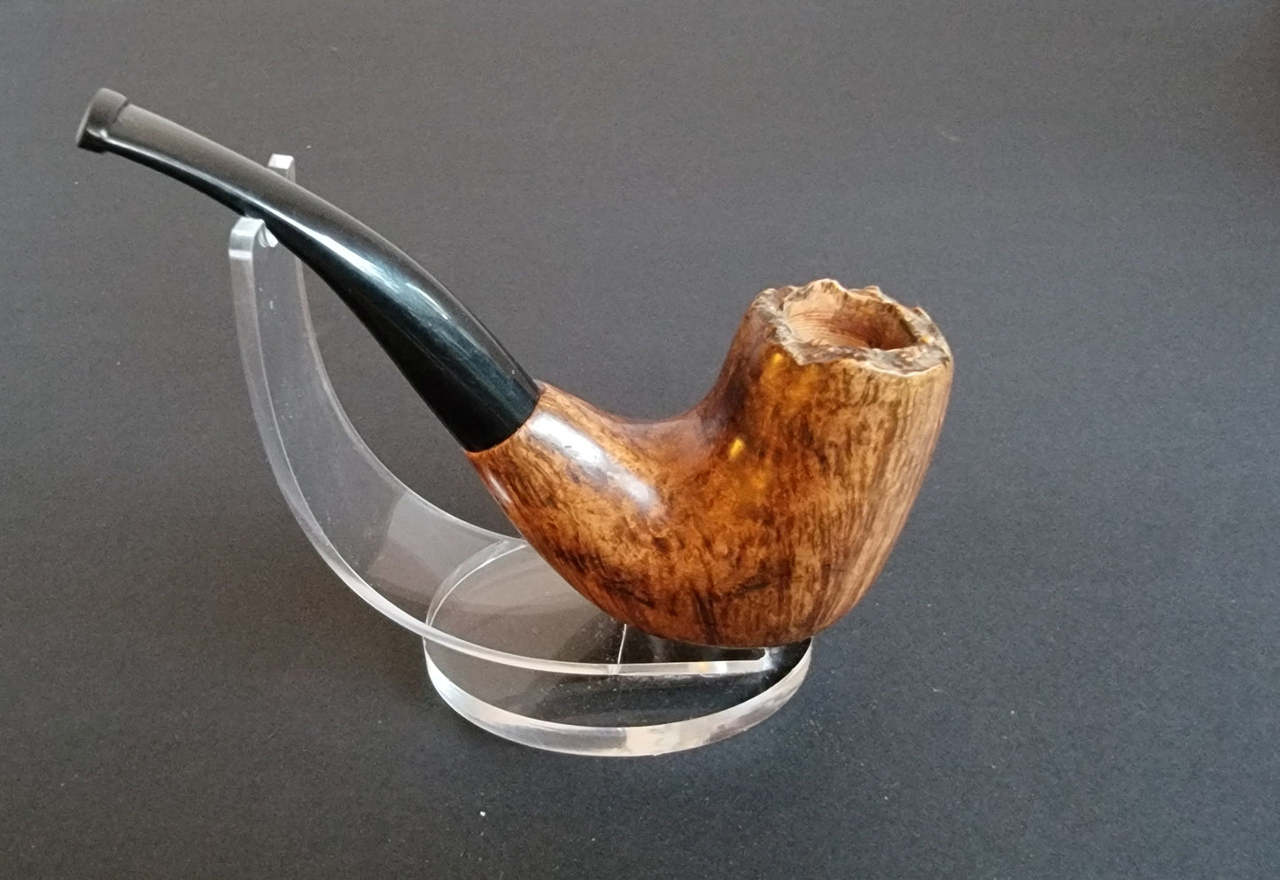 Bent plateau billiard briar